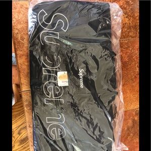 SUPREME DUFFLE